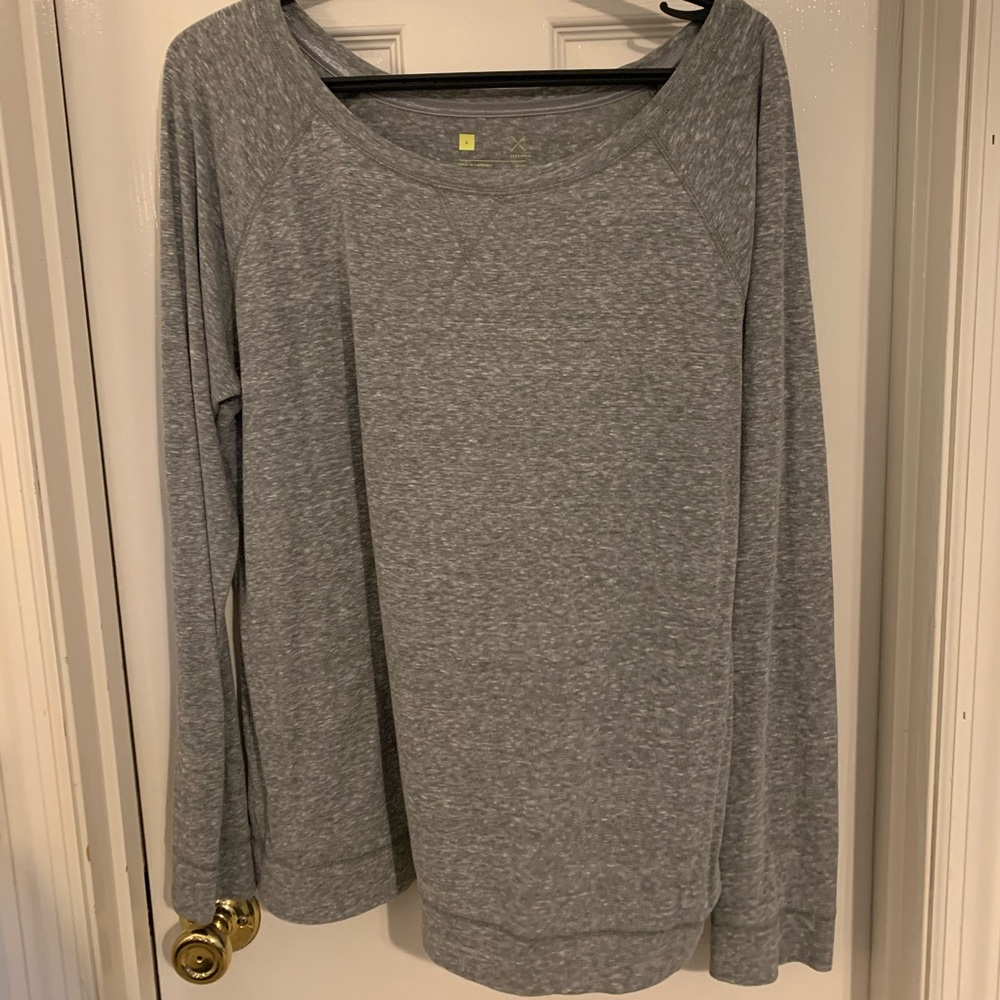 Xersion heathered gray long sleeve tee